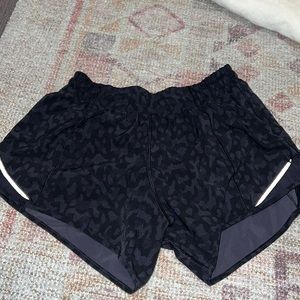 Lulu hotty hot 4 inch short size 6